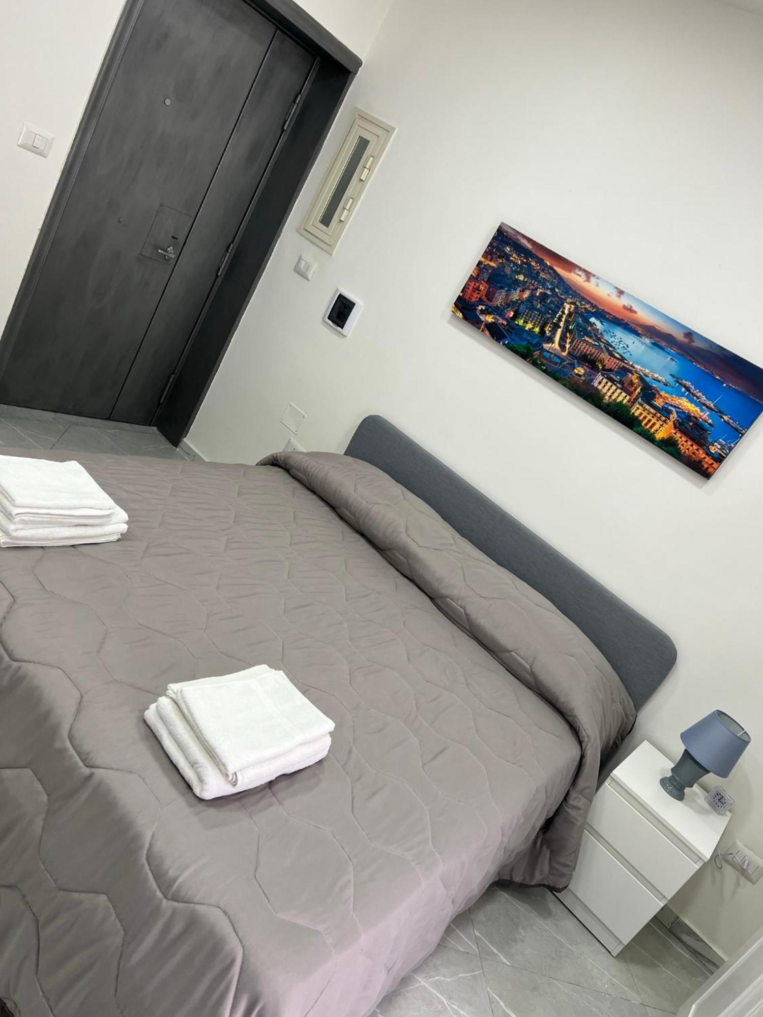 Bro And Sis House Apartment Наполи Екстериор снимка