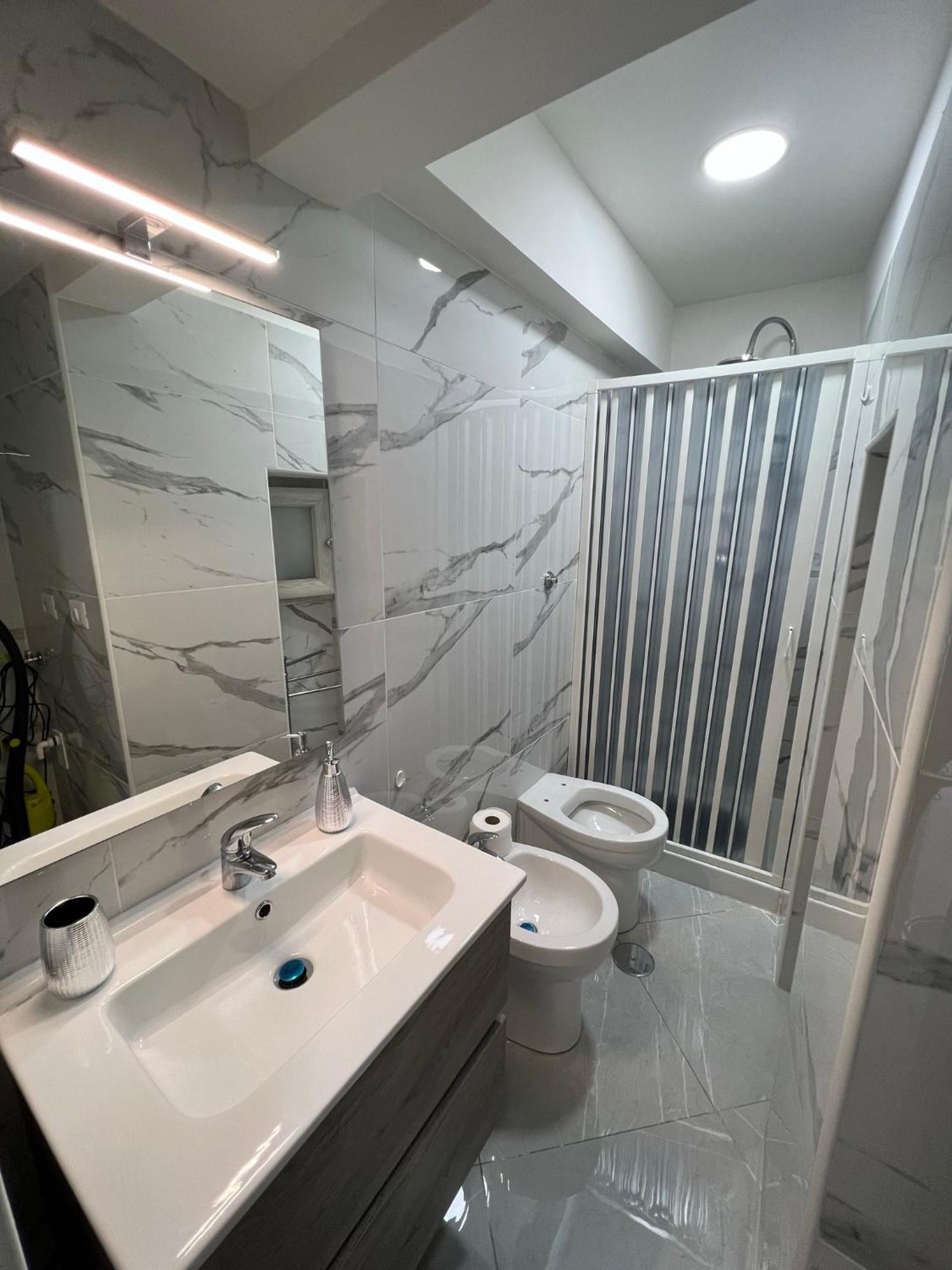 Bro And Sis House Apartment Наполи Екстериор снимка